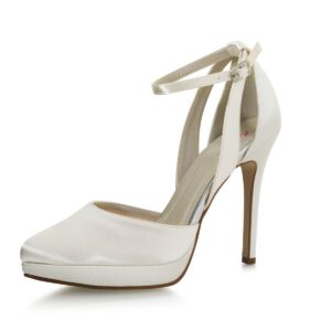 Der High Heel Salma von Rainbow Club formt traumhaft schöne Beine und dank Plateau fühlt sich der elegante 11 cm Stiletto-Absatz sogar viel niedriger an. Außen glänzt SALMA in Ivory (elfenbeinfarbigem) Satin