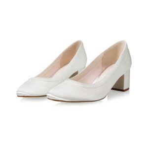 Pumps ivory im College-Look mit Paspel am Ausschnitt und markantem 5 cm Brautschuh Absatz (Blockabsatz). WENDIE ist ausdrucksvoll und anschmiegsam