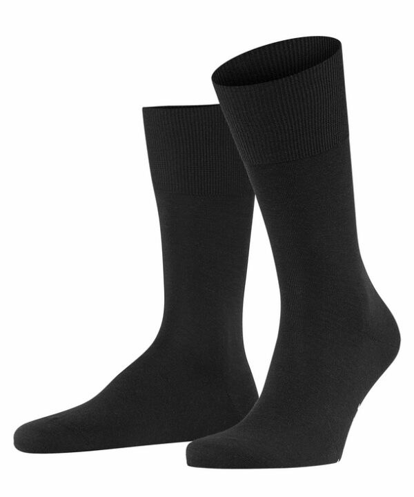 Die Falke Airport Socke ist der Klassiker unter den Herrensocken. Dank der innovativen Kombination von hochwertiger Merinowolle auf der Außenseite und hautsympathischer Baumwolle auf der Innenseite