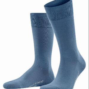 Angenehmes Fußklima durch hohen Feuchtigkeitstransport zeichnet die Falke Cool 24/7 in dusty blue aus. Die Socken haben ein feines Maschenbild durch weiche