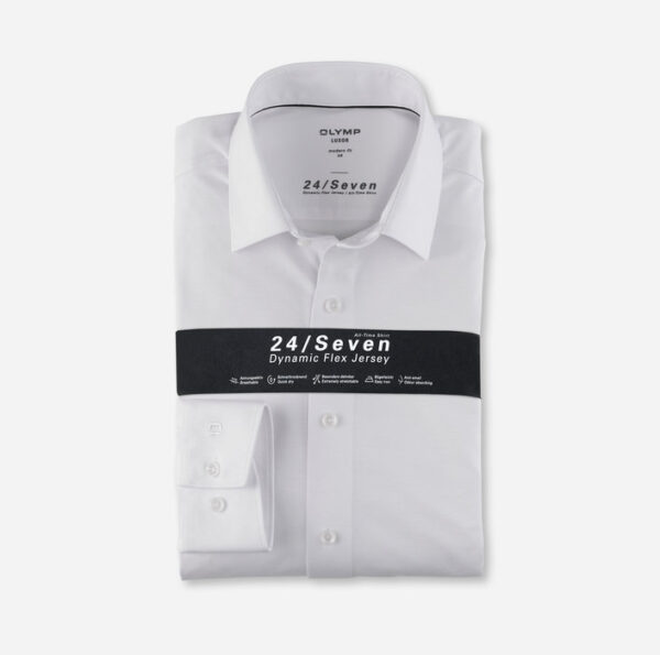 Das OLYMP Luxor 24/Seven Jerseyhemd ist bequem wie ein T-Shirt und mit einem smarten Kent-Kragen stilvoll wie ein Hemd. Die atmungsaktiven