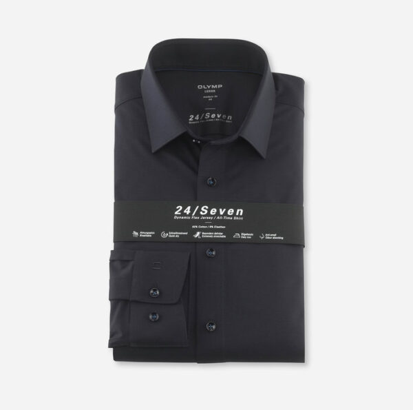 Das OLYMP Luxor 24/Seven Jerseyhemd ist bequem wie ein T-Shirt und mit einem smarten Kent-Kragen stilvoll wie ein Hemd. Die atmungsaktiven
