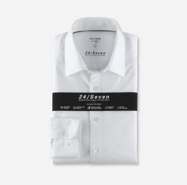 Elegant und gleichzeitig unglaublich lässig: Die Linie OLYMP Level Five body fit wird durch das neue 24/Seven Dynamic Flex Jersey All Time Shirt komplettiert. Ein Hemd mit Kultfaktor